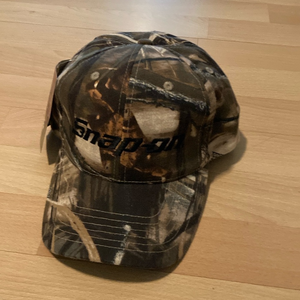 New Snap-On Camo pattern open terrain hat.  Ducks unlimited.